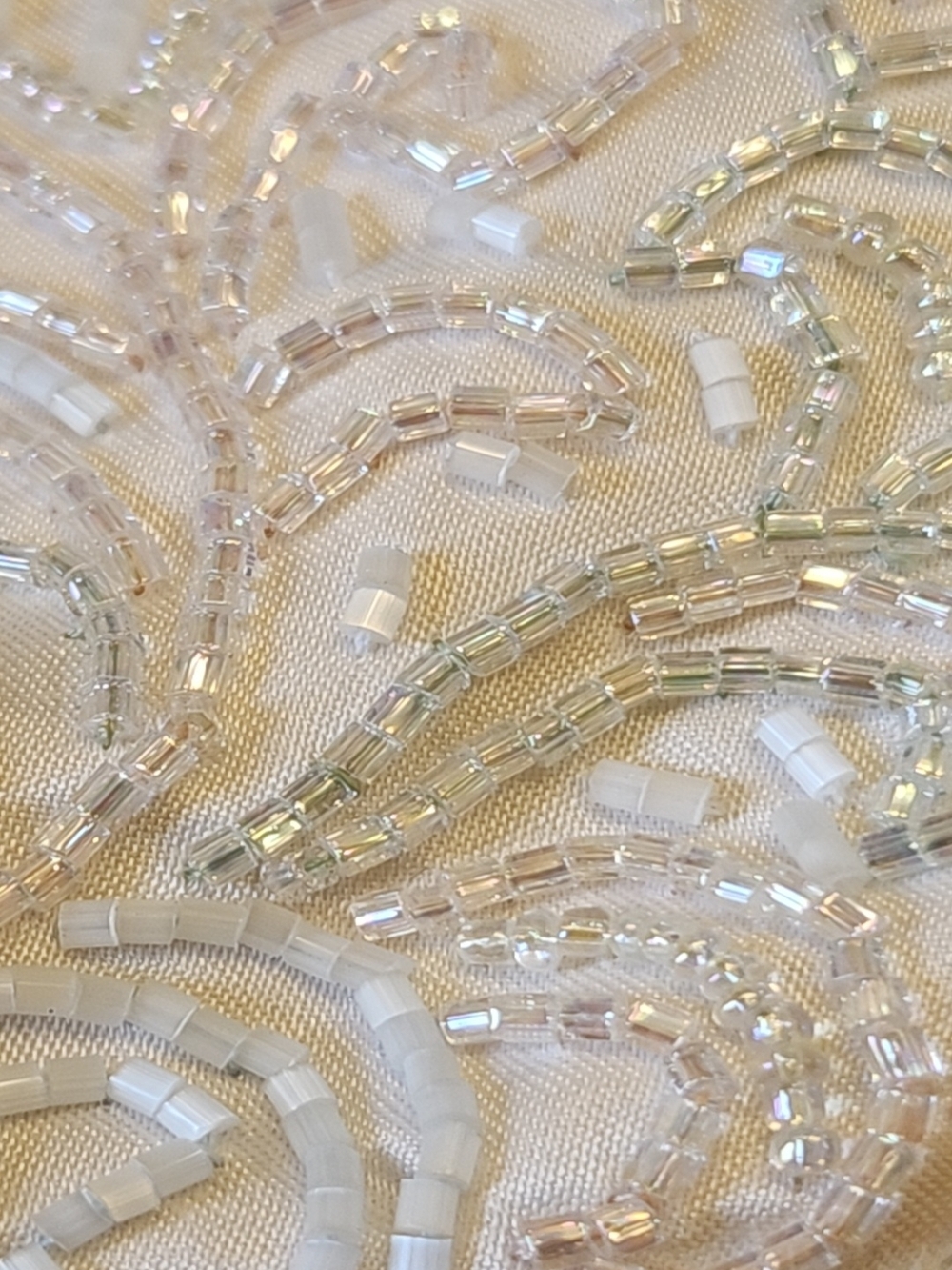 La Regale White Beaded Evening Clutch with Gold Frame - Picture 4 of 6